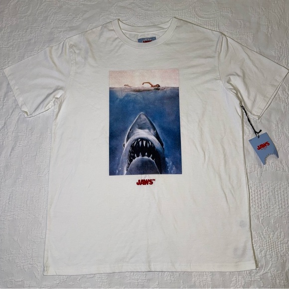 NWT Jaws Poster White T-Shirts XL Movie Classics New Authentic Embroidered Logo - Picture 1 of 11